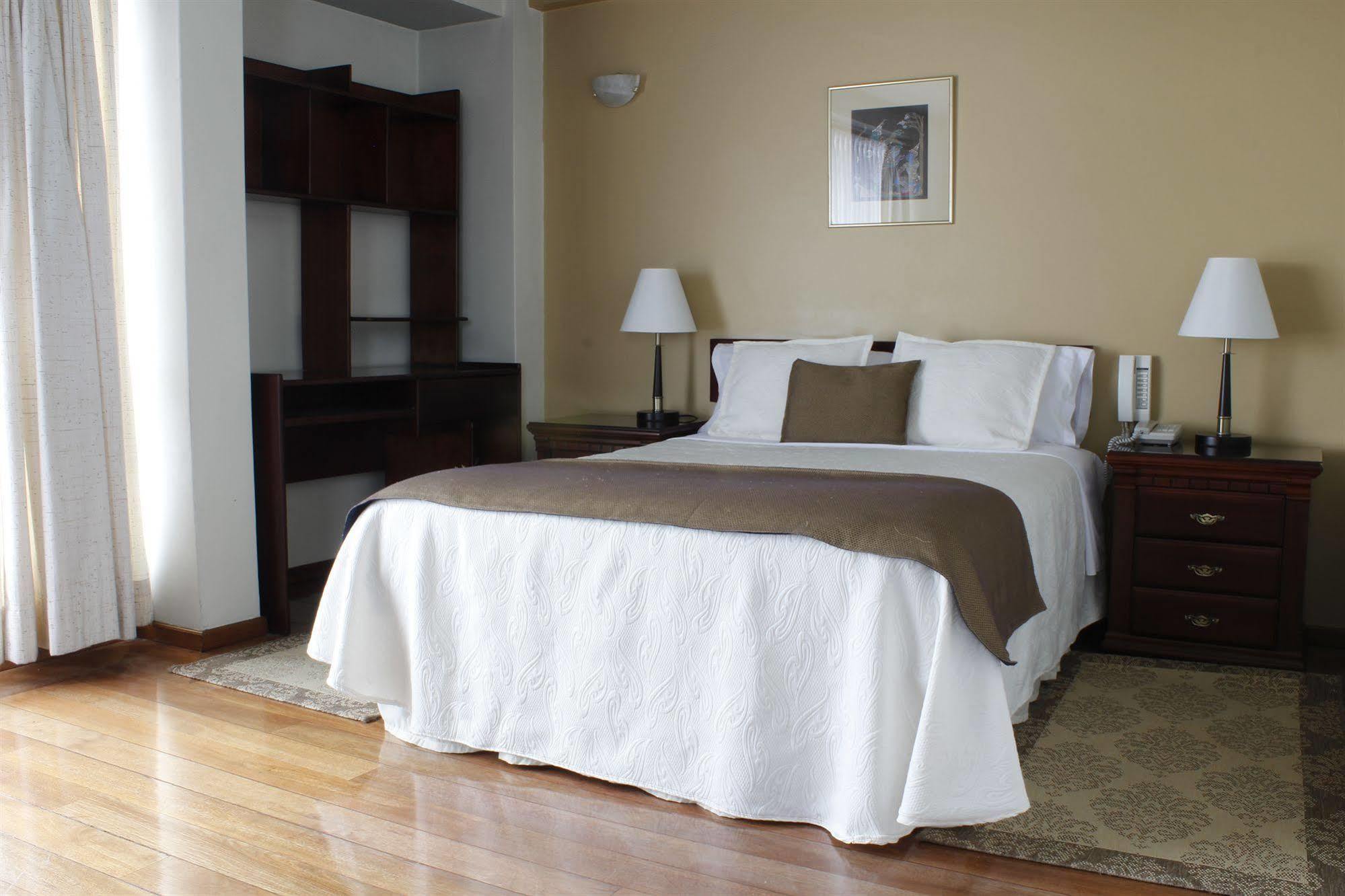 Suites Metropoli กีโต ภายนอก รูปภาพ
